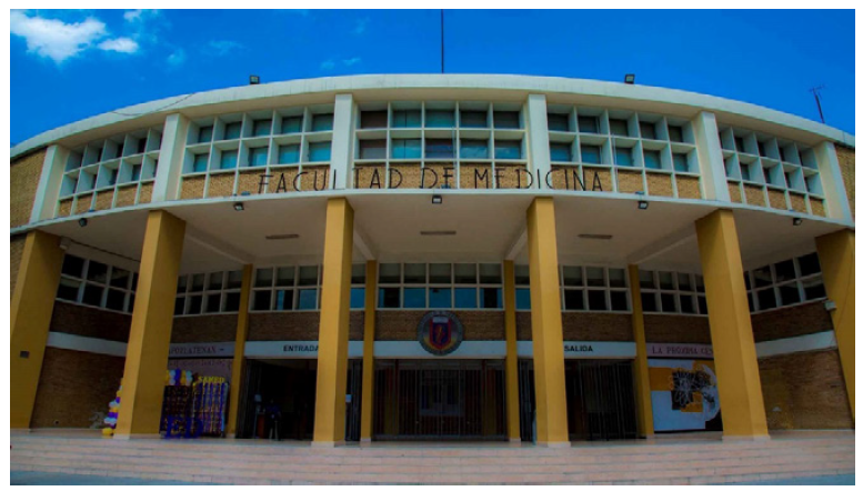 Figura 11. Frontis de la Facultad de Medicina, ca. 2020