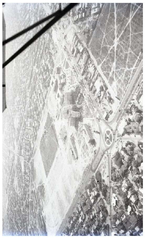 Figura 13. Primera configuración del Campus de Ciencias de la Salud, ca. 1960. De izquierda
						a derecha, los tres edificios rectores: Enfermería, Hospital Universitario y Facultad de Medicina